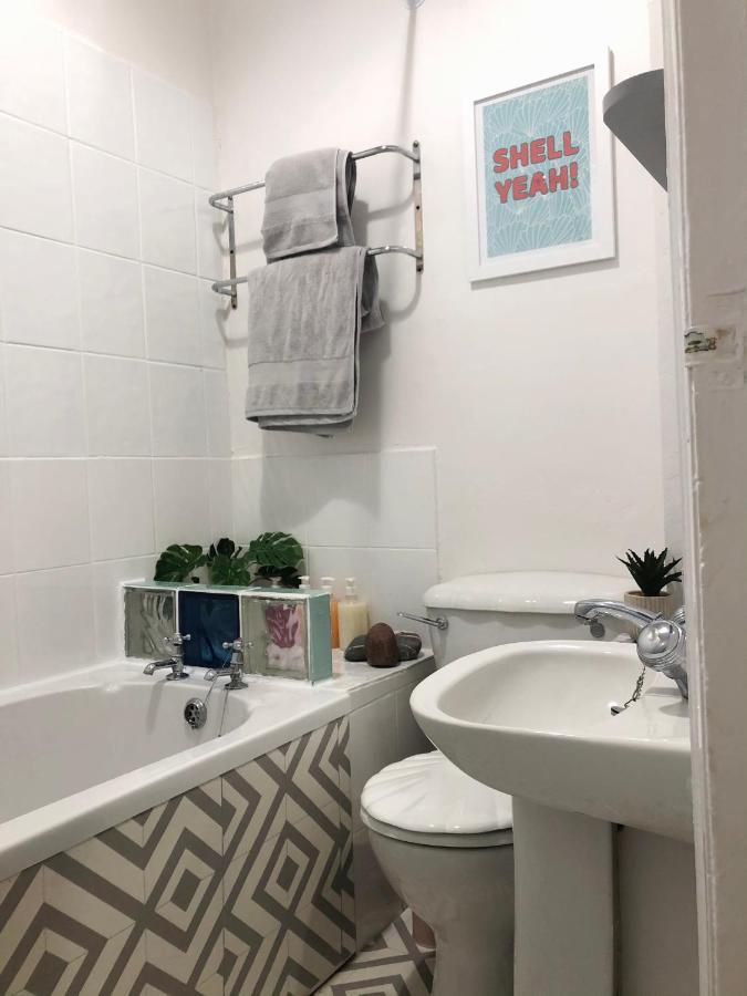 New! Seaside Central Scarborough Apartment Extérieur photo