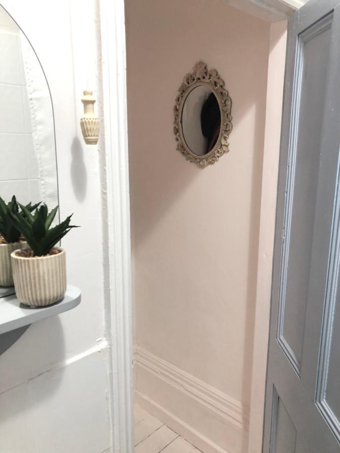 New! Seaside Central Scarborough Apartment Extérieur photo