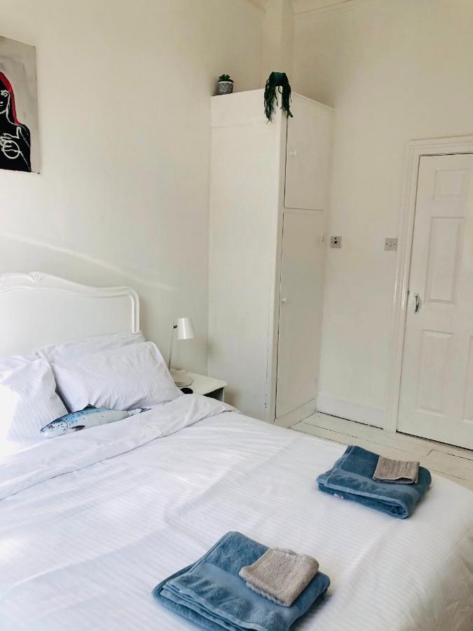 New! Seaside Central Scarborough Apartment Extérieur photo